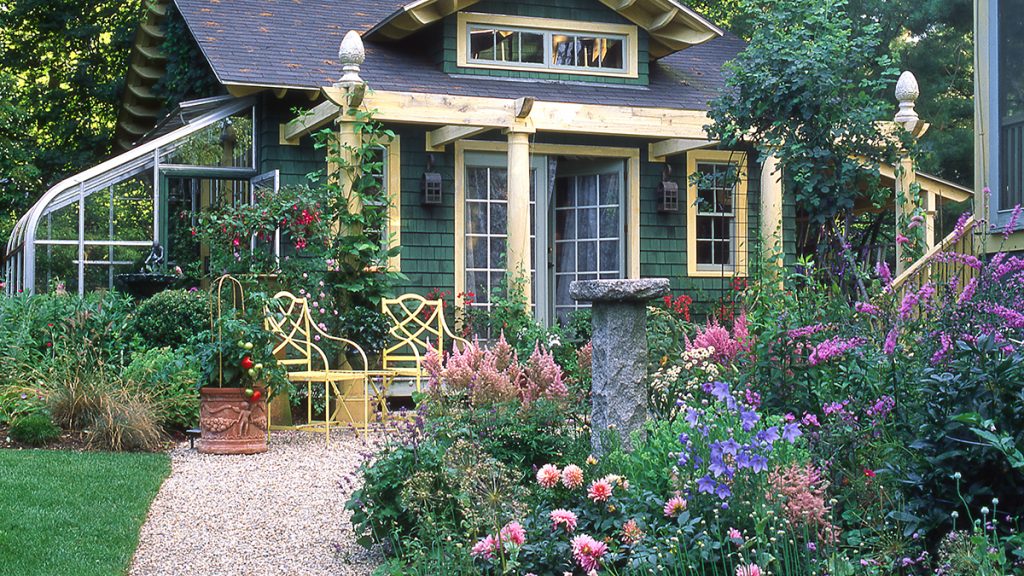 Garden Maintenance: 5 Tips to Keep Your Plants Beautiful