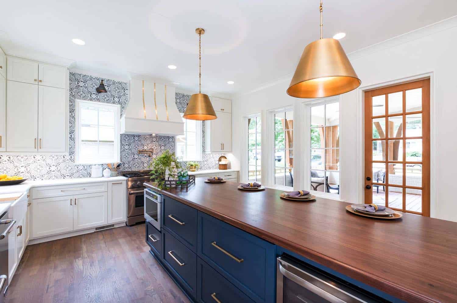 navy blue kitchen cabinets